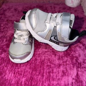Nike Baby Boy’s Dart 10 Athletic Silver Shoes